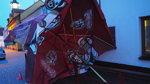 Opilý řidič náklaďáků zboural hospodě zahrádku