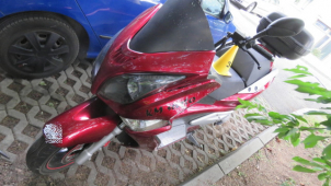 Motorkář, který boural na Sokolovsku z místa ujel