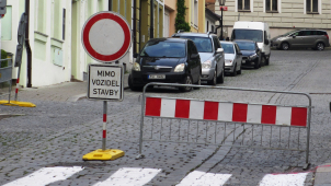 Uzavírek silnic je v kraji stále víc, než dost