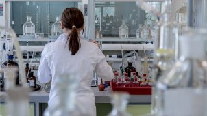 Karlovarská krajská nemocnice plošně zvýší mzdy