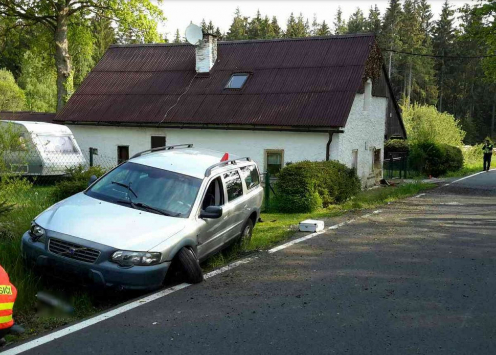 Auto v Hranicích nabouralo do domu