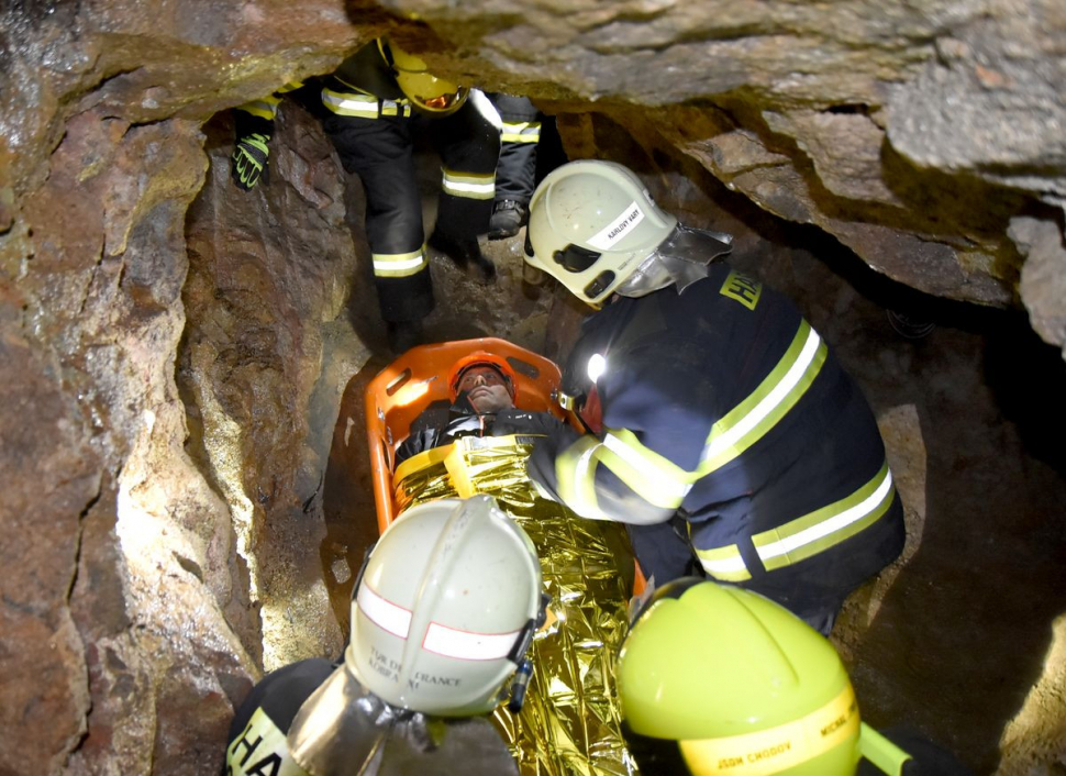 FOTO: Hasiči trénovali vyprošťování obětí důlního neštěstí