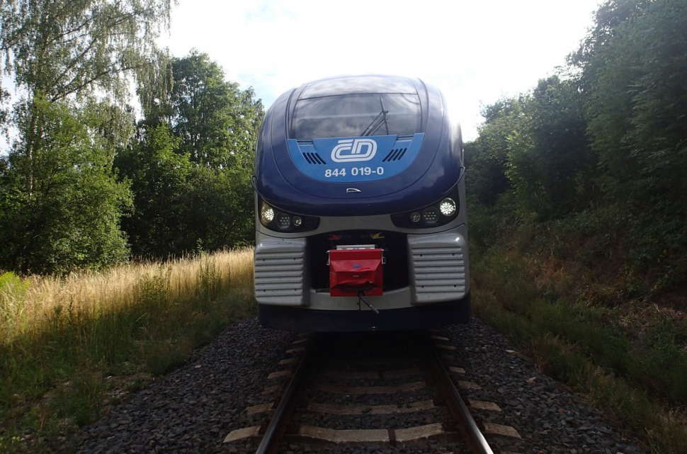 Na přejezdu se srazilo osobní auto s vlakem