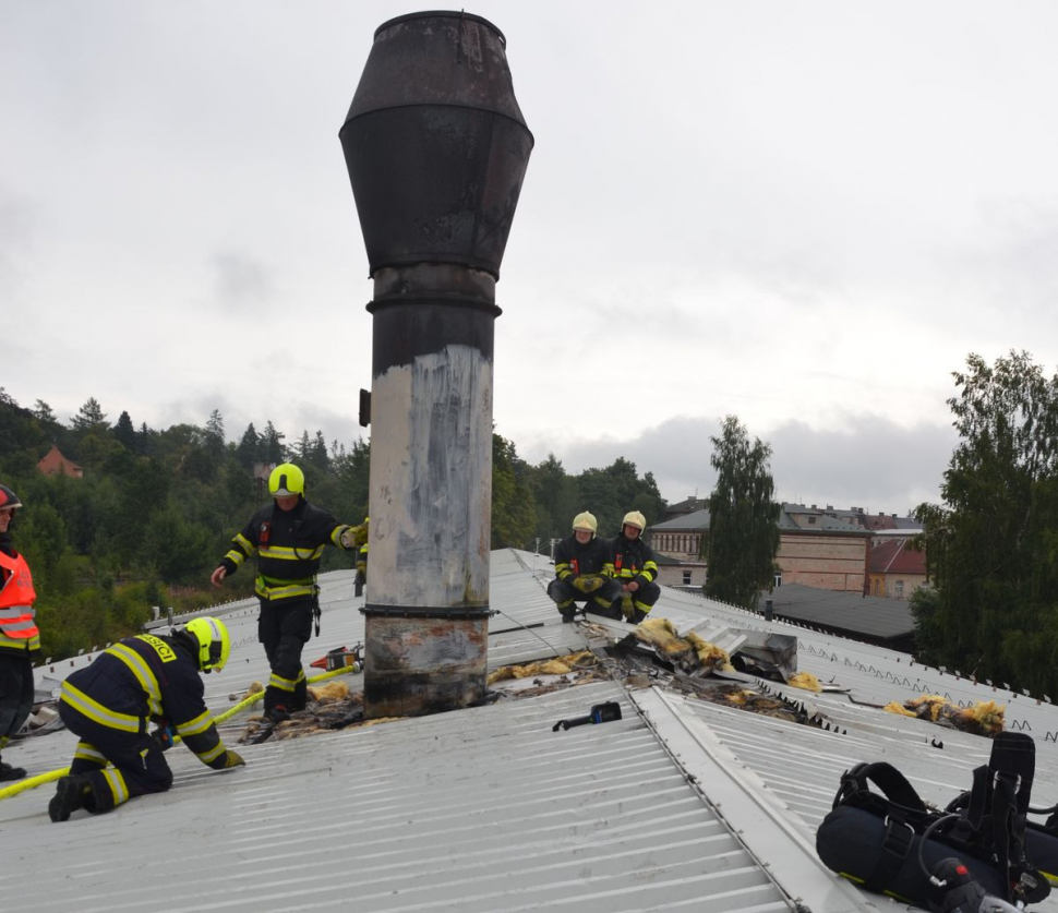 V Aši hořela lakovna, příčina je v šetření