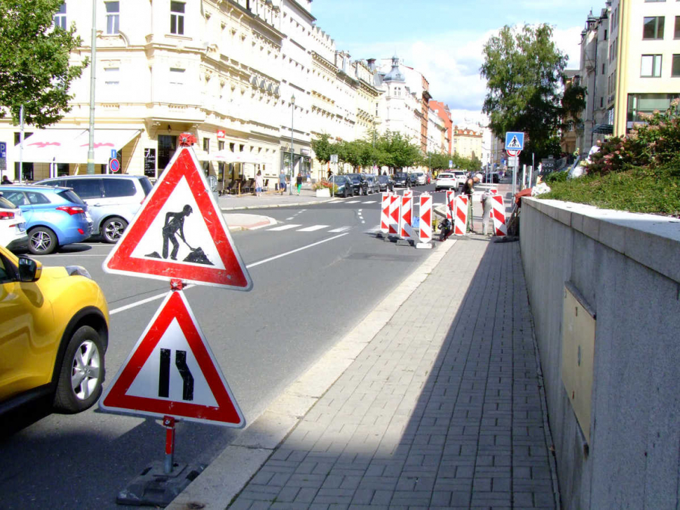 Na Moskevské ulici vzniká zvýšený přechod pro chodce